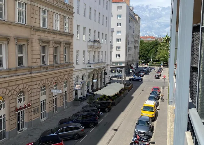 1st District With Balcony And Aircon Viena